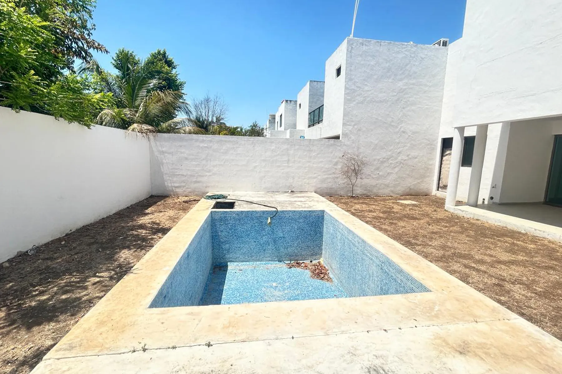 Casa Sodzil, jardín antes
