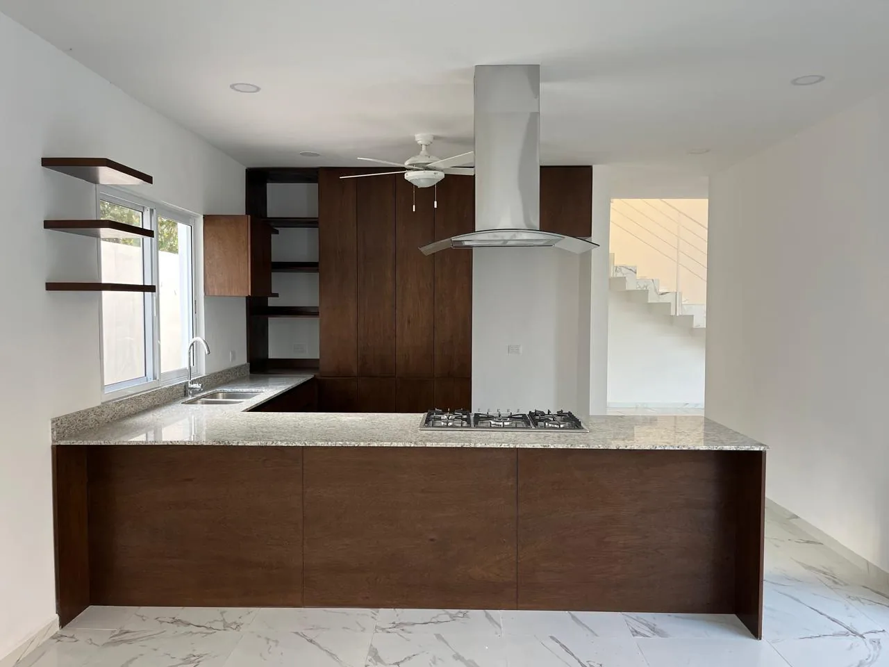 NRT MID 515, cocina